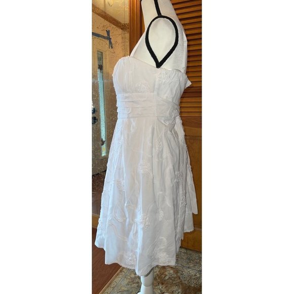 A. Byer Sweet Heart White Dress — 5 - Picture 4 of 12